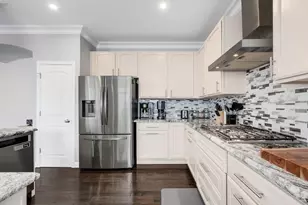 332 Castle Cir, Carol Stream, IL 60188 - Photo 13
