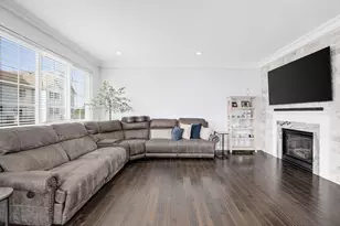 332 Castle Cir, Carol Stream, IL 60188 - Photo 7