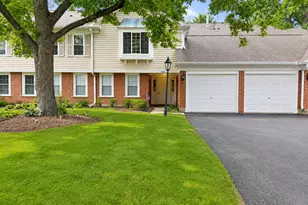 585 Edinburgh Ln, Prospect Heights, IL 60070 - Photo 1