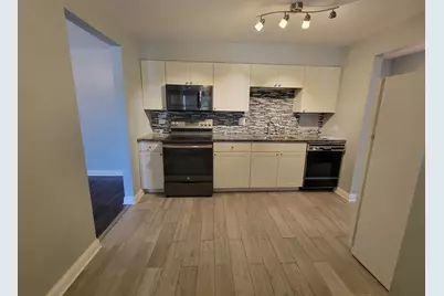 1505 E Central Road #312B, Arlington Heights, IL 60005 - Photo 3