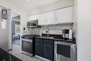 1470 Devonshire Ln, Hoffman Estates, IL 60169 - Photo 5