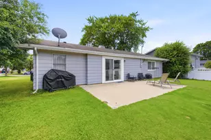 1470 Devonshire Ln, Hoffman Estates, IL 60169 - Photo 15
