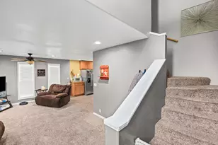 523 E Mitchell St, Salem, IL 62881 - Photo 11
