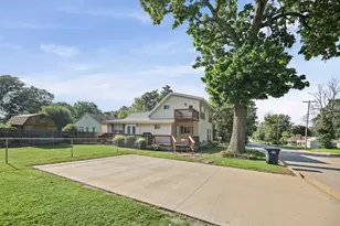 523 E Mitchell St, Salem, IL 62881 - Photo 7