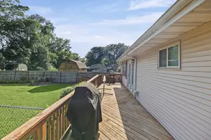 523 E Mitchell St, Salem, IL 62881 - Photo 3