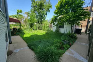 2302 W Addison St, Chicago, IL 60618 - Photo 21