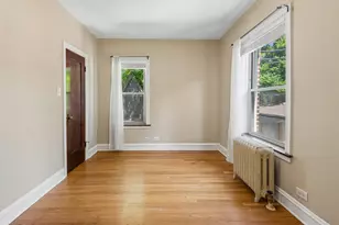 2018 W Greenleaf Ave, Chicago, IL 60645 - Photo 9