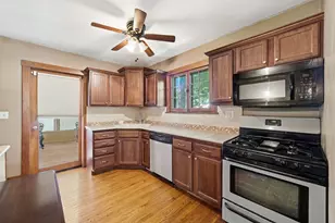 345 Moody Ct, South Elgin, IL 60177 - Photo 5