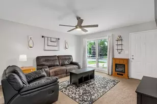 422 Walnut Dr, Streamwood, IL 60107 - Photo 5