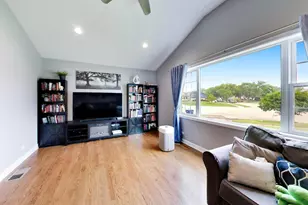 9007 W 92nd St, Hickory Hills, IL 60457 - Photo 11