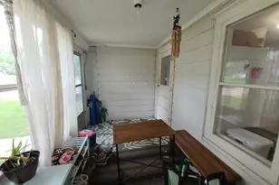 513 Crawford Ave, Dixon, IL 61021 - Photo 5