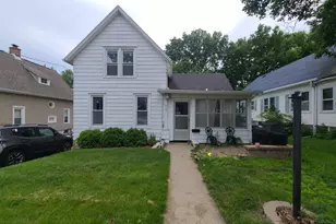 513 Crawford Ave, Dixon, IL 61021 - Photo 1