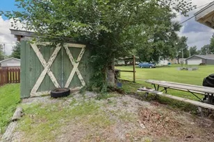 300 N Bogardus St, Elkhart, IL 62634 - Photo 25