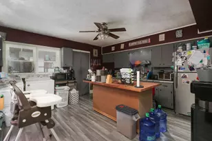 300 N Bogardus St, Elkhart, IL 62634 - Photo 11