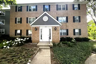 120 E Winchester Rd, Libertyville, IL 60048 - Photo 1