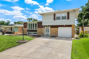 146 Pleasant Dr, Chicago Heights, IL 60411 - Photo 1