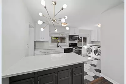 2207 Crawford Avenue, Evanston, IL 60201 - Photo 7