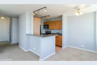 655 W Irving Park Road #4916, Chicago, IL 60613 - Photo 9