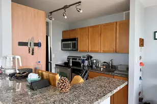 655 W Irving Park Rd, Chicago, IL 60613 - Photo 11