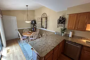 398 White Oak Ln, Lake Barrington, IL 60010 - Photo 7