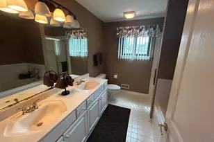 398 White Oak Ln, Lake Barrington, IL 60010 - Photo 17
