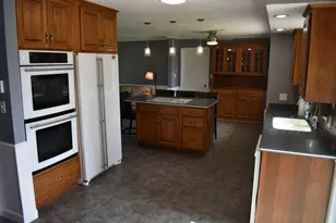124 Hislop Dr, Cissna Park, IL 60924 - Photo 13