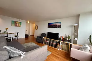 655 W Irving Park Rd, Chicago, IL 60613 - Photo 7