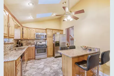 7642 W 92nd Place, Hickory Hills, IL 60457 - Photo 5