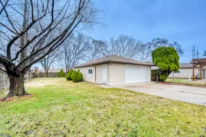 7642 W 92nd Place, Hickory Hills, IL 60457 - Photo 11