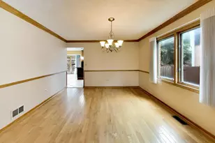 443 N Tara Ln, Addison, IL 60101 - Photo 5