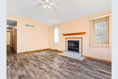 117 Pembroke Road SW, Poplar Grove, IL 61065 - Photo 5