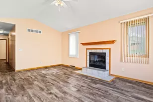 117 Pembroke Rd SW, Poplar Grove, IL 61065 - Photo 5