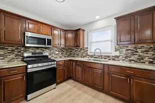 17690 Hillcrest Dr, Country Club Hills, IL 60478 - Photo 11