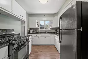 223 S West St, Naperville, IL 60540 - Photo 9
