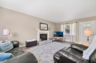 223 S West St, Naperville, IL 60540 - Photo 7