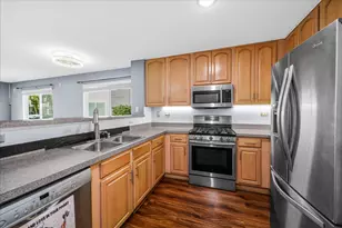 2447 Mayfield Dr, Montgomery, IL 60538 - Photo 3