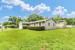 2009 Crescent Dr, Champaign, IL 61821 - Photo 9