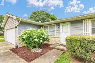 2009 Crescent Dr, Champaign, IL 61821 - Photo 11