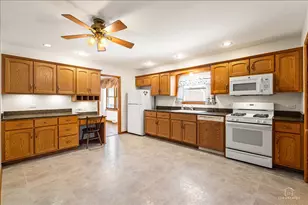9253 S Sacramento Ave, Evergreen Park, IL 60805 - Photo 13