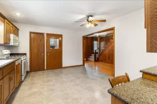 9253 S Sacramento Ave, Evergreen Park, IL 60805 - Photo 11
