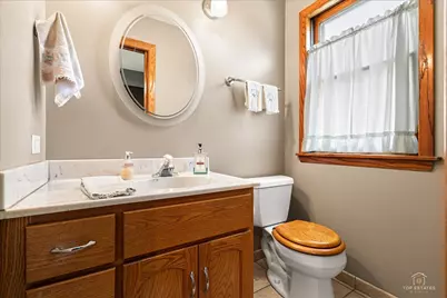 9253 S Sacramento Avenue, Evergreen Park, IL 60805 - Photo 17