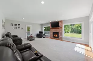26792 W Lakeview Dr S, Lake Barrington, IL 60084 - Photo 7