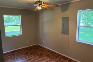 206 SW 6th St, Atlanta, IL 61723 - Photo 17
