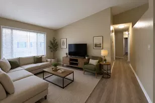 341 Jefferson Ct, Vernon Hills, IL 60061 - Photo 3