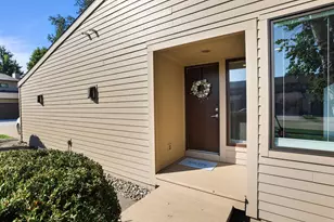 16 Briar Hill Cir, Champaign, IL 61822 - Photo 3
