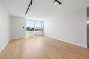 720 W Gordon Terrace, Chicago, IL 60613 - Photo 5