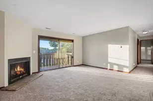 219 Uteg St, Crystal Lake, IL 60014 - Photo 3