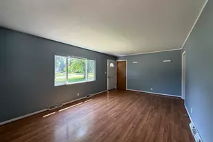 111 Meadow Ave, Woodstock, IL 60098 - Photo 3