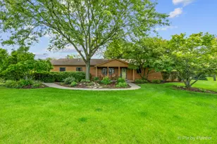 2116 N Pebble Dr, McHenry, IL 60051 - Photo 1