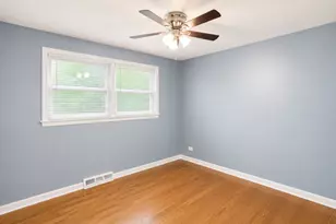 8635 S Burnham Ave, Chicago, IL 60617 - Photo 5